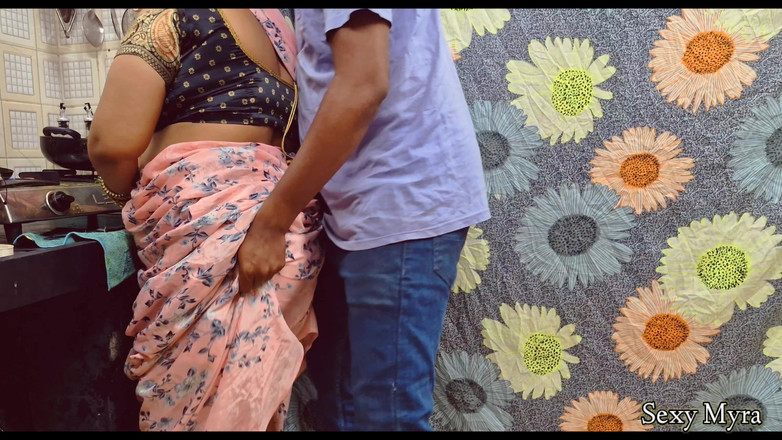 Sexy Myra: Část 2: - Chachi Ki Help Se Stepmom Ki Chudayi