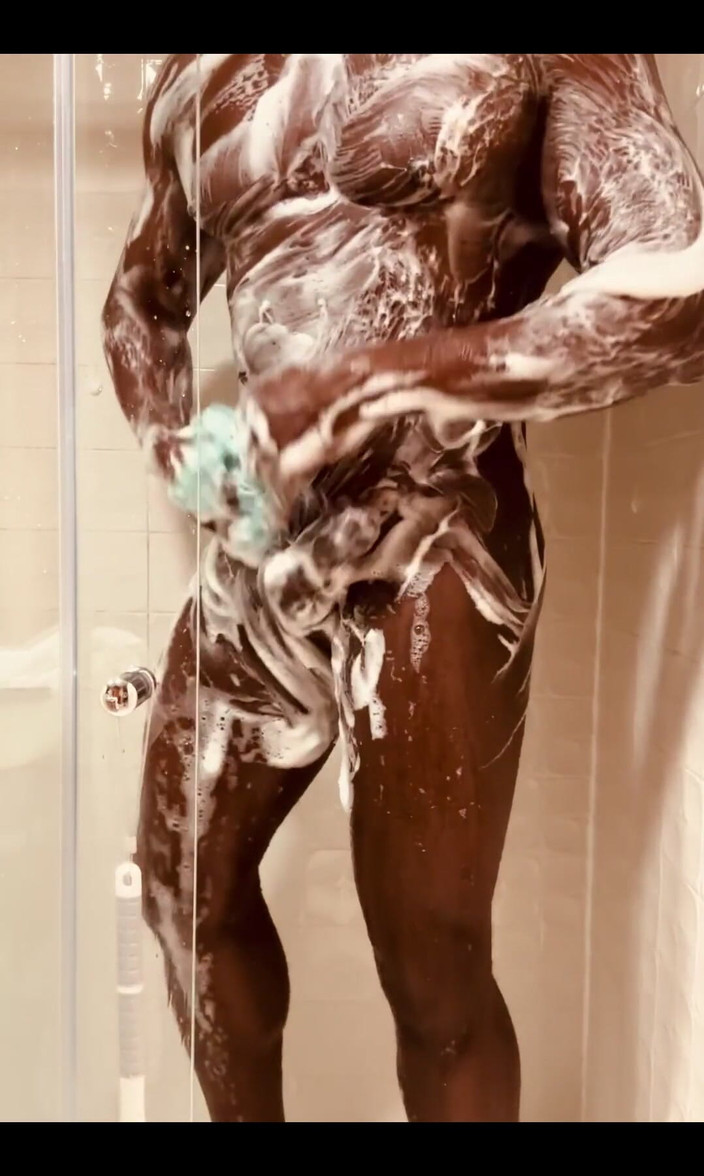 Afro Black XXX: Komm mit mir in die dusche