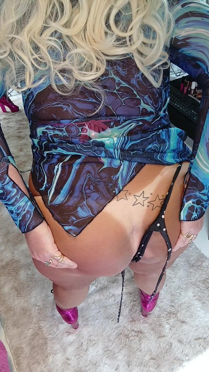 Sexy ass CDzinhafx: My Tan Line on My Butt and Hard-on.