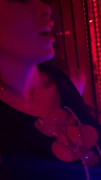 Orgía sorpresa en un club swinger