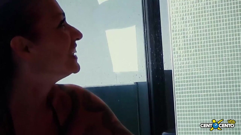 Topaweb: La bagnista salva cazzi (un film italiano in HD)