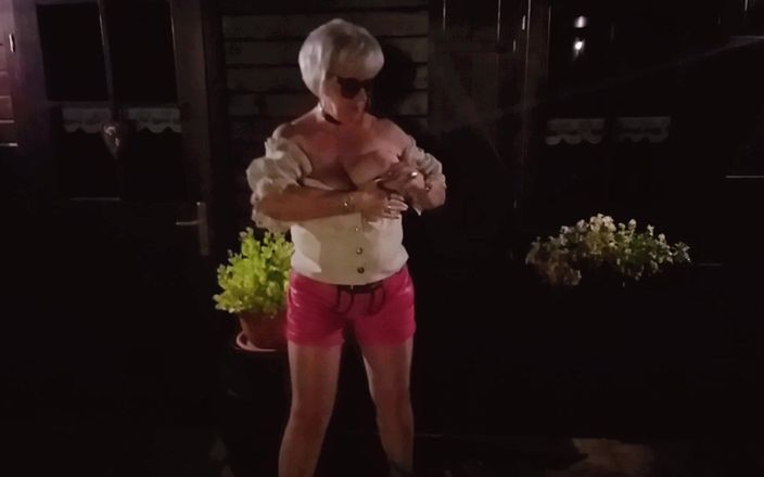 PureVicky66: La abuela alemana se pone caliente y aventurera por la...