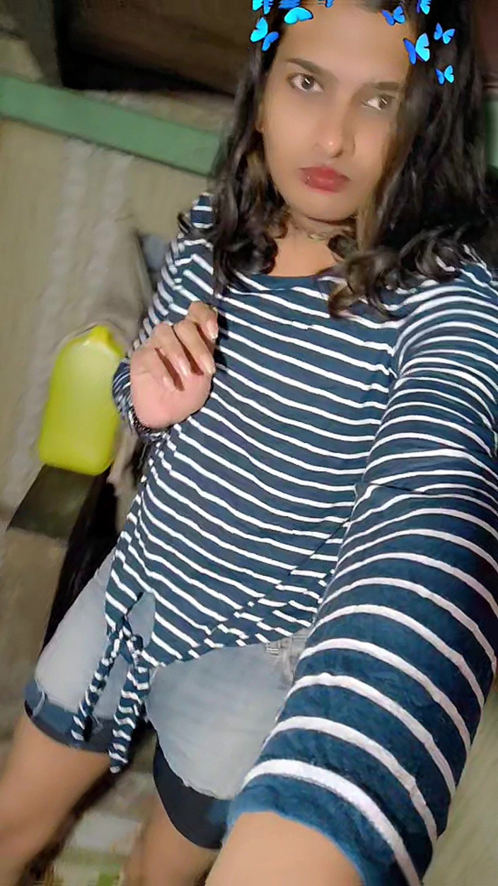 Zoyasazadai: Zoya Shezadi Im Bir Kez Daha Gizli Küçük Odama Gidiyorum