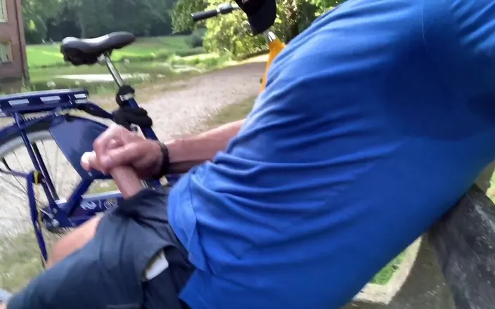 TJenner: Jerking off on a Park Bench and Cumming Quickly