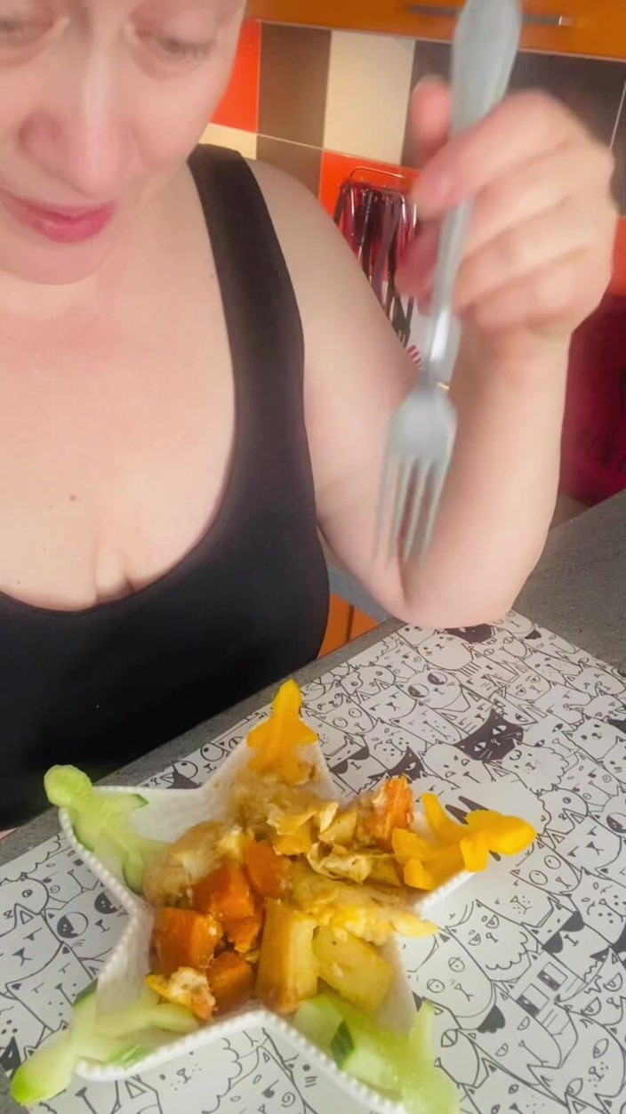 VikkiGeorgia: 거유와 야채 남자, 재미있는 게임