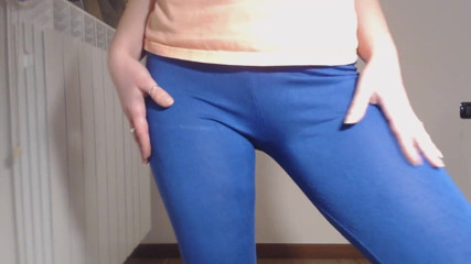 RavenBigAss: Pipì in pantaloni della tuta