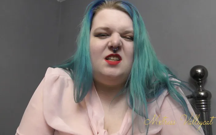 Mxtress Valleycat: Mesmerising my tits