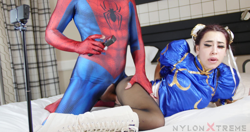 Nylon Xtreme: Juliette Sweetslut Chun Li dikongkek