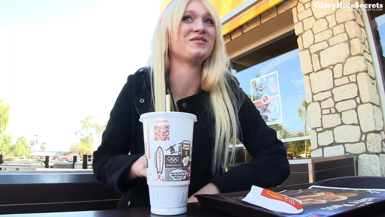 Glory Hole Secrets: Minyon amatör lila ilk sikiş deliği