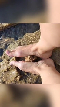 Footjob trên biển