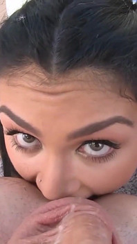True Anal - tyłek Kylie Sinner pracuje w nadgodzinach