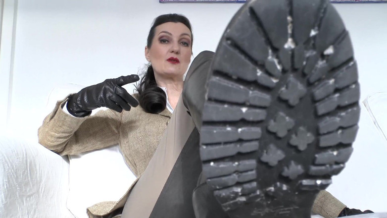 Lady Victoria Valente: Los guantes de cuero chirriantes te hacen correrte, Lady Victoria...