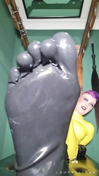 Latexfüße und latexhandschuhe verehren