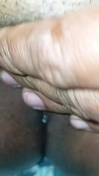 Novio digitación el coño mojado de la esposa caliente mallu