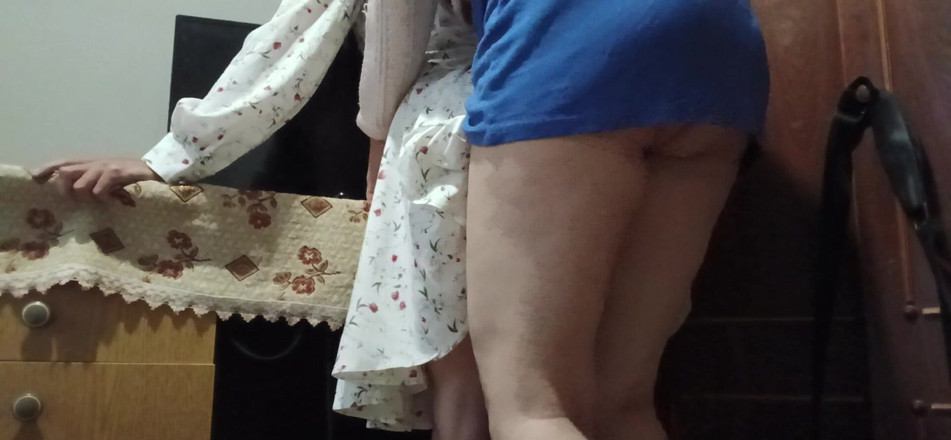 Lesbian-candys: Mijn leraar boog me voorover en zette me in een...