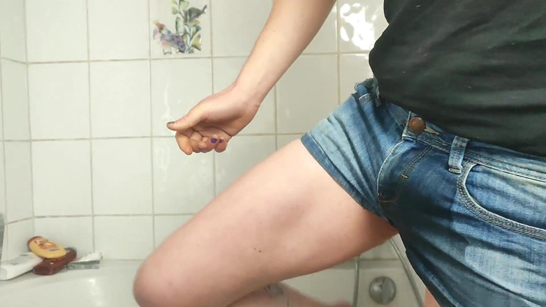 Sara B: Đã đến lúc đi tiểu # 2
