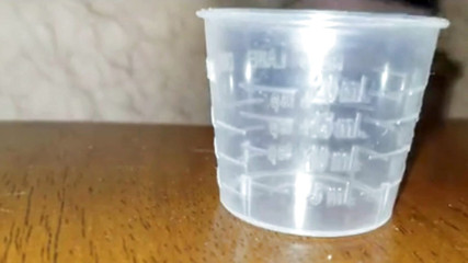 marpan: 极端特写大量精液被塞进杯子并被吞下