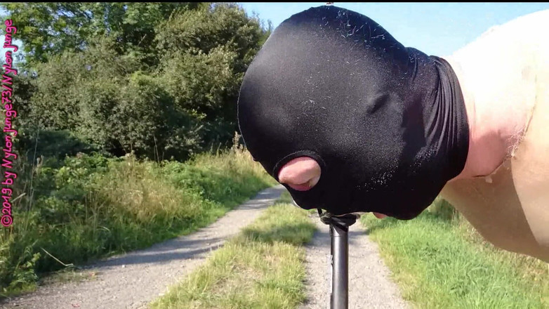 Carmen_Nylonjunge: Nylon omhulding op de fietstocht afl. 2