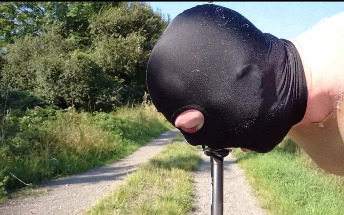 Carmen_Nylonjunge: Nylon-umhüllung auf der fahrradtour ep.2
