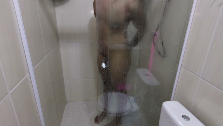 Me with Myself: Silné orgasmy ve sprše