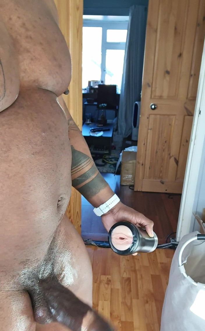 Amadeus: Я был давно с этой новой вибраторной игрушкой. Большой мой член для этого