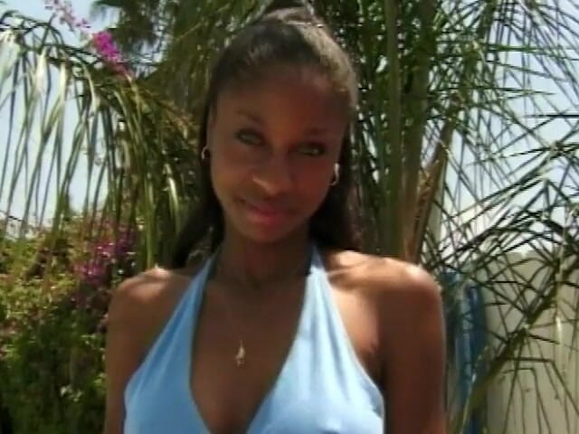 Old Good Porn: Heißes ebenholz-teen bekommt ihren arsch am pool gebohrt