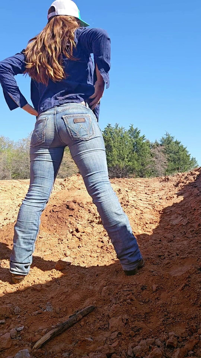 NaughtyRedFarmgirl: Redhead Fucks Ass and Pussy Squirting Everywhere