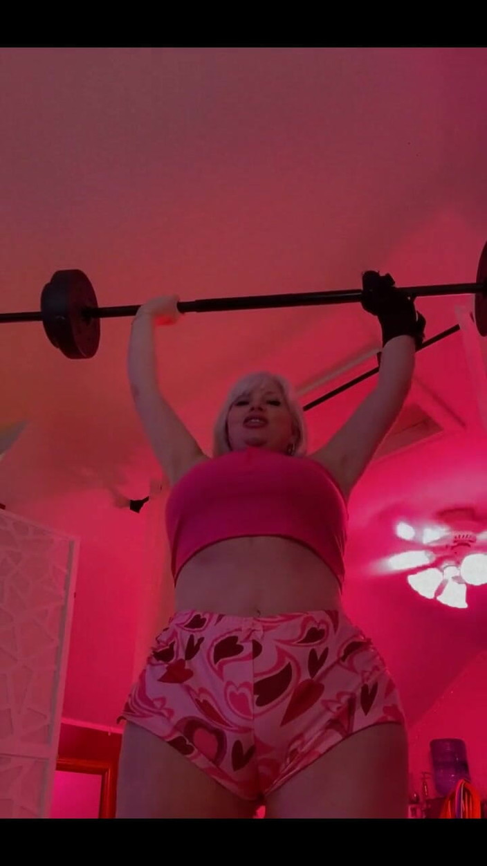 PaintedRose: Mengangkat untuk membina otot Teruskan berpijak ke hadapan.