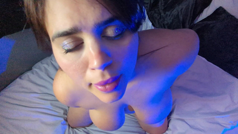 LuciaLatinaGomez: Je supplie que tu éjacules sur mon joli visage