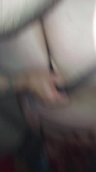 Una cagna bbw arrapata viene scopata duro e poi si masturba con sborra nella figa