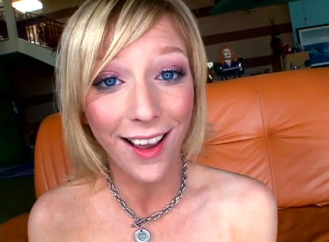 Perfect Porno: Petite blonde babe rides dick that stretches her pussy