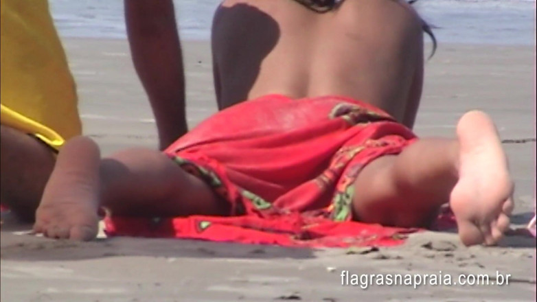 Amateurs videos: คัคโอลด์ผู้ชายทิ้งแฟนสาวอาบแดดเปลือยเปล่าบนชายหาด