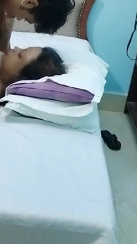 La maliziosa devar inizia a scopare