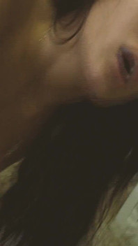 Scène sexy et intense - 3_slim, une brune excitée se fait baiser par une grosse bite
