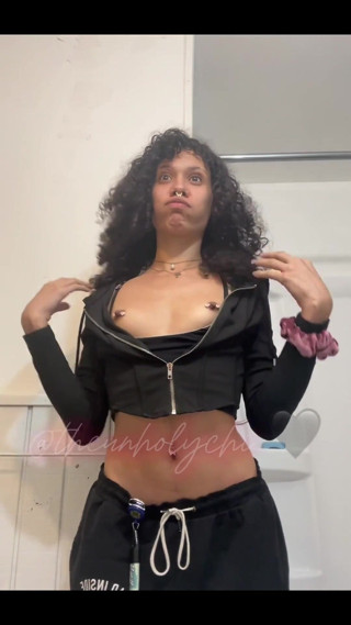 theunholychi: 824545990781444096.mp4