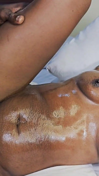 Adik tiri 26 tahun ngentot saudara tirinya dengan kontol ukuran raksasanya