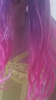 Sexy groen lichaam en nieuwe grote dildo