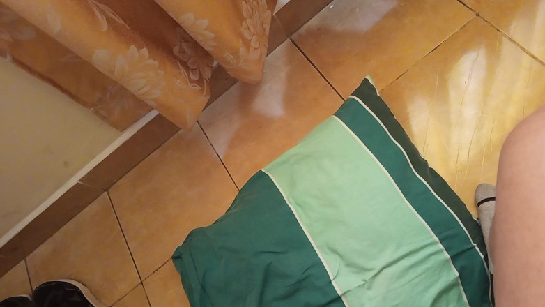 Moo DBOXXX: Teman saya yang berumur 18 tahun datang dari desa hanya untuk...