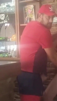 Brunetka MILF je ošukaná zezadu
