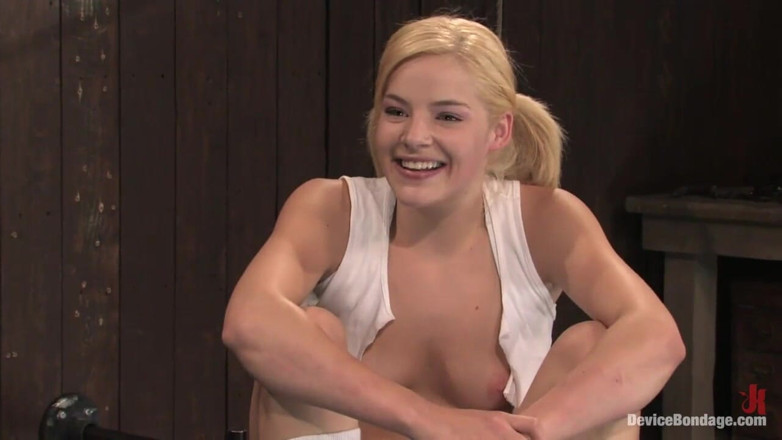 Device Bondage by Kink: Ally Ann 19-jarige blonde hottie in staartjes.