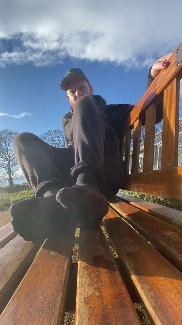 Ava Maxwell: Adoración de pies al aire libre