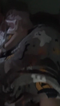 La matrigna ama lo sperma sui suoi piedi