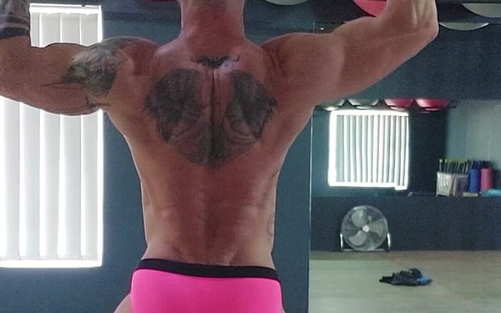 Bruno_Blane: Mostra la preparazione per una gara di bodybuilding