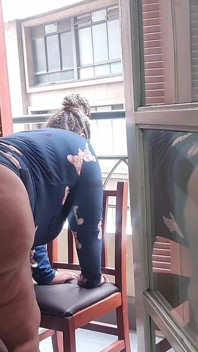 Sex na hotelovém balkoně s nadaným