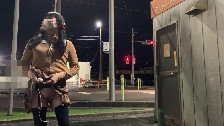 megu2002: 調教師様からの命令 no6 店舗前の駐車場で露出オナニー