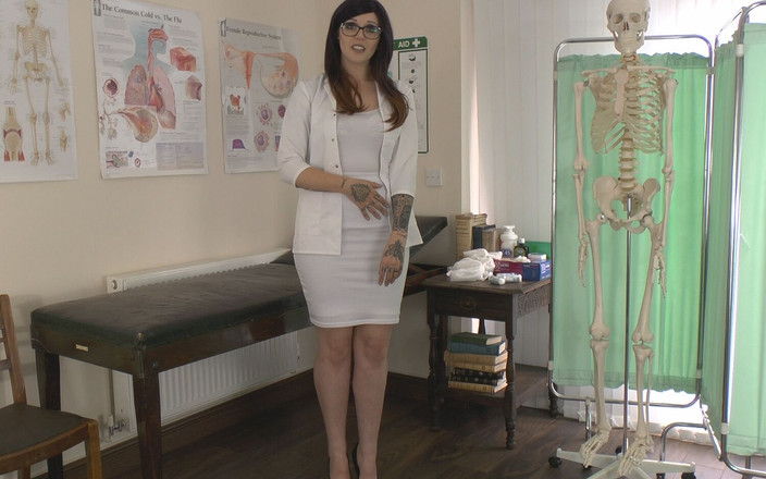 St Mackenzie's Archive: Slečna Hendrix vysvětluje, jak nedostatečný je váš malý penis