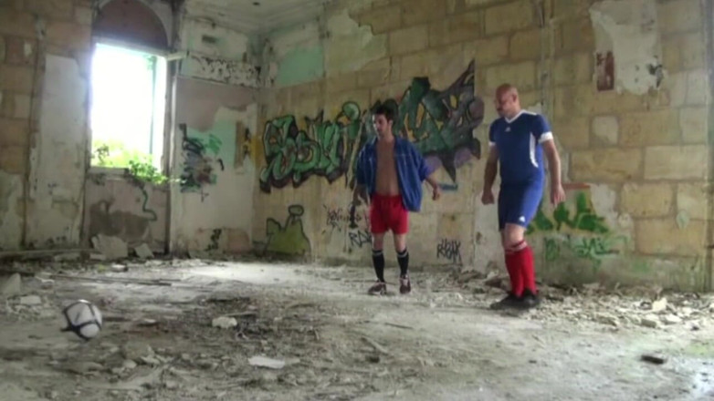 STRAIGHTS BOYS COERCED TO FUCK GAY: Yougn futbolcu, futbolcu antrenörünün xxl kokc tarafından kullanılıyor