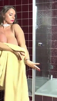하드코어 오럴과 대물 자지로 딥쓰롯을 하는 섹시한 밀프