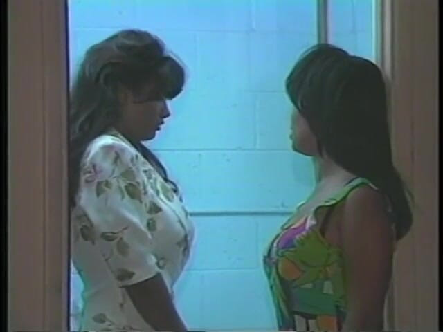Girl on Girl: Una ragazza spagnola si fa leccare il clitoride da un...
