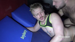 BAREBACK PARTY AT BOYBERRY CRUISING: A bunda grande de Alexis Atlante usada cru por Leo...